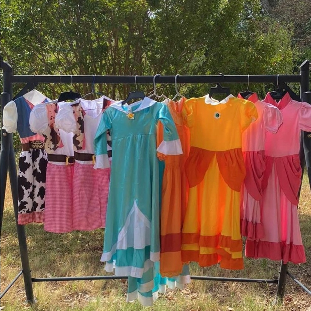 1. Kid costumes Princess Peach Mario Jessie Toy Story Maribel